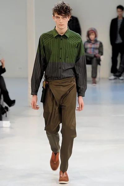 Look 16
